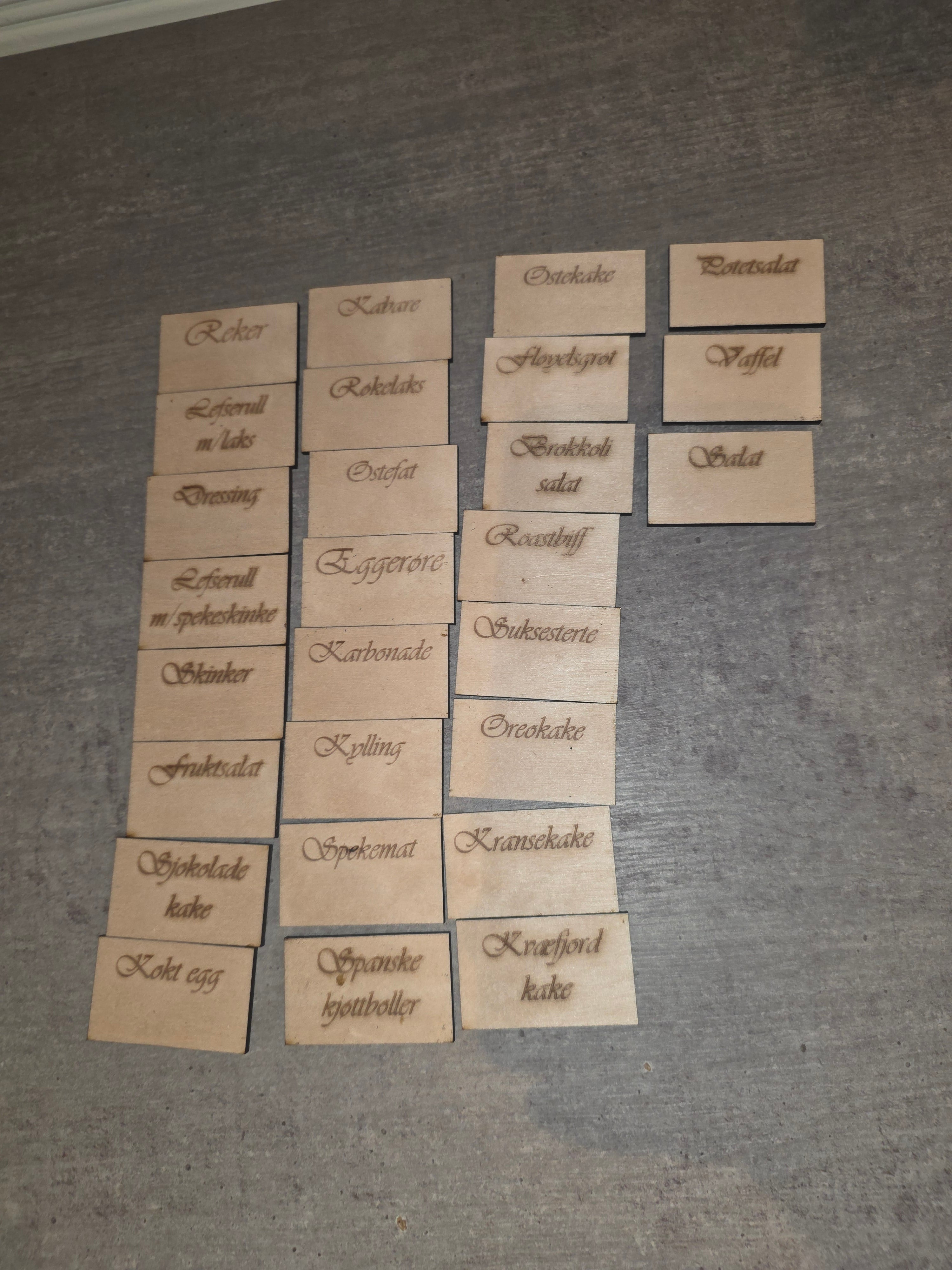 Eksklusive lasergravede matskilt til buffet og selskap – perfekt til koldtbord